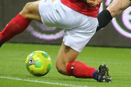 Bolivie : Menés 7-0, des joueurs se blessent pour arrêter un match de football