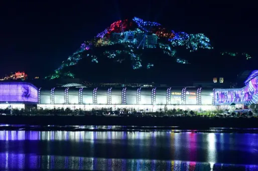 Trente studios (dont un géant de 10.000 mètres carrés) "répondant aux plus hautes normes internationales" ont déjà été construits.