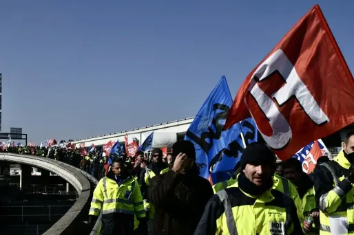 L'intersyndicale rejoint les pilotes qui ont annoncé mercredi quatre nouveaux jours de grève.