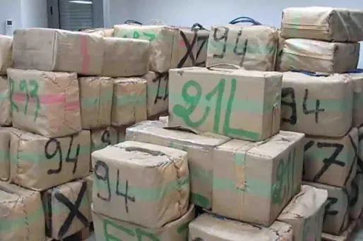 Les douanes de l'Aude ont transmis ce cliché montrant les 2,9 tonnes de cannabis dissimulées dans un camion circulant sur l'autoroute A9.