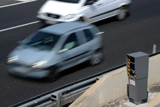 Le parquet estimait que l'automobiliste avait offensé par extension les fonctionnaires du Centre national de traitement des infractions routières.