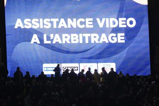 L'assistance vidéo à l'arbitrage va être déployé sur les terrains de Ligue 1 dès la saison prochaine.