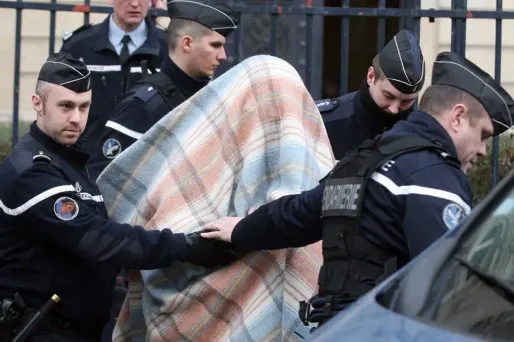 Mis en examen et incarcéré en 2013, le suspect est sorti de prison en avril 2014 mais sous surveillance électronique.