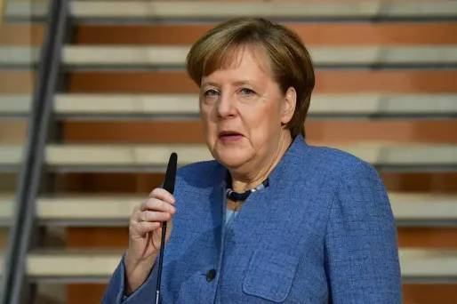 Angela Merkel a jugé jeudi "évident" que le régime syrien disposait encore d'un arsenal chimique.