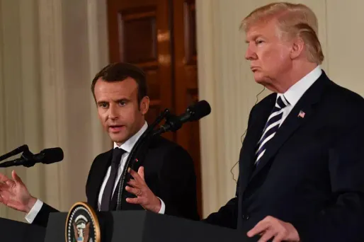 Emmanuel Macron et Donald Trump lors d'une conférence de presse commune, mardi à la Maison-Blanche.