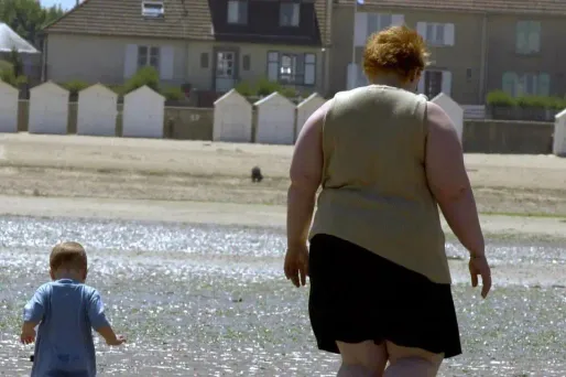 Le tour de taille devient problématique quand il atteint ou dépasse 90% du tour de hanches chez les hommes, et 85% chez les femmes.