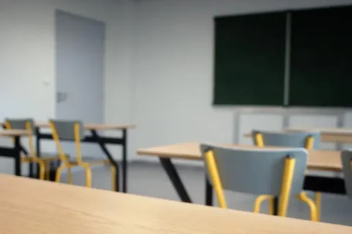 La directrice et une éducatrice de l'école sont poursuivies pour "violences sans incapacité sur mineurs de moins de 15 ans par une personne ayant autorité". Photo d'illustration.