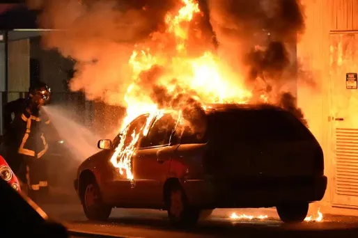 voiture incendiée, Toulouse, Mirail crédit ; REMY GABALDA / AFP - 1280