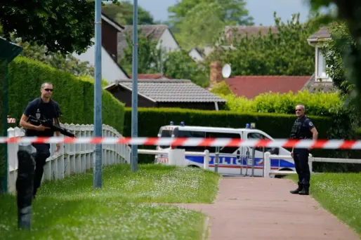 À ce stade, les enquêteurs ne peuvent établir de lien entre les suspects arrêtés cette semaine et l'assassinat du couple de policiers.
