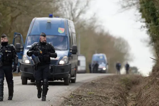 Evacuation de NDDL : un gendarme blessé à l'oeil