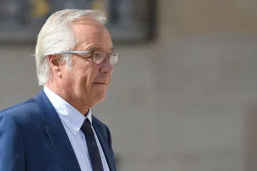 François Rebsamen va prendre du recul avec la politique pour soigner son cancer.