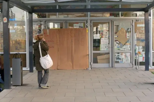 L'université de Nanterre a rouvert mardi matin, malgré quelques tentatives de blocage.