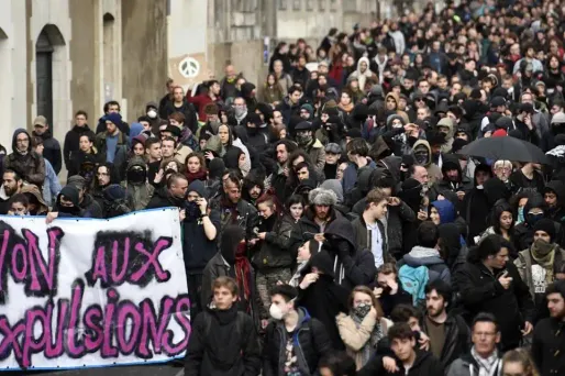1.200 personnes, selon la police, ont manifesté lundi soir à Nantes en soutien aux occupants de la ZAD expulsés.