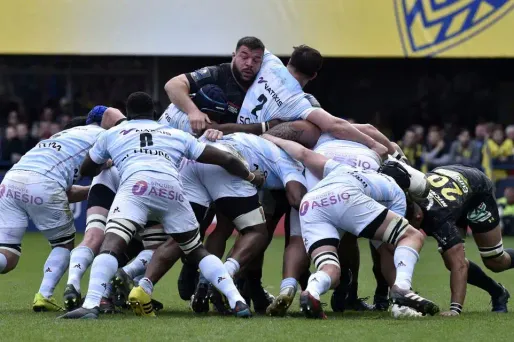 Le Racing et Clermont se sont livrés une bataille intense dimanche, celle-ci tournant à l'avantage des Franciliens.
