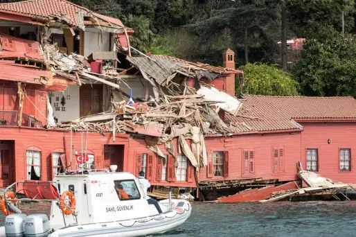 Le yali Hekimbasi Salih Efendi a été éventré et s'est en grande partie effondré.