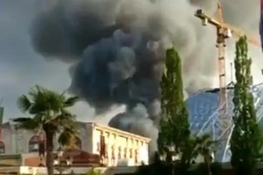 Le feu serait parti d'une attraction.