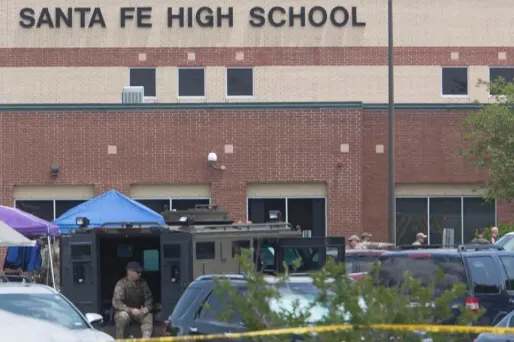 La fusillade a fait 10 morts et 13 blessés.