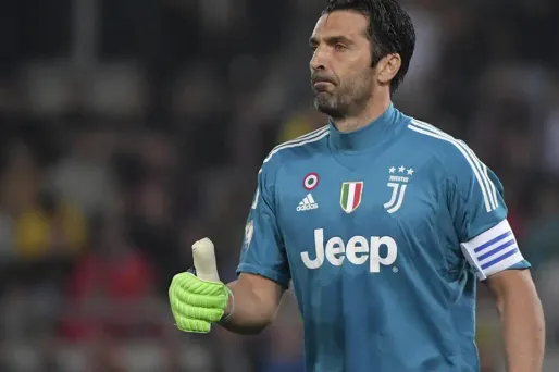 Gianluigi Buffon, le mythique portier de la Juventus Turin, en fin de contrat avec le club italien, pourrait arriver au PSG pour deux ans.