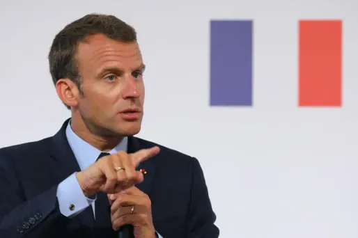 Macron veut "tendre la main au nouveau gouvernement italien"