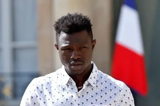 Mamoudou Gassama, le migrant malien qui a sauvé un enfant, a été régularisé