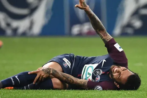 Dani Alves blessé lors de la finale face aux Herbiers (1280x640) FRANCK FIFE / AFP