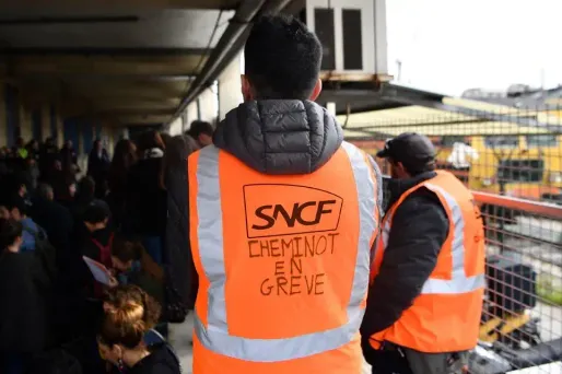 Selon les syndicats, il n'y a pas de raison d'opérer des retenues de salaires au delà des jours non travaillés.