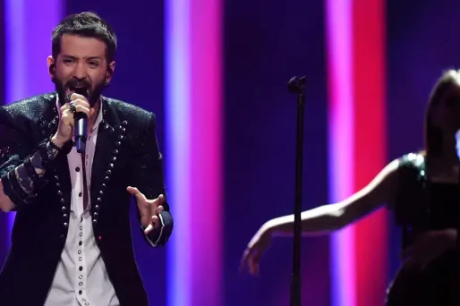 Le chanteur albanais Eugent Bushpepa n'apparaissait pas dans la diffusion chinoise du célèbre concours de chant.