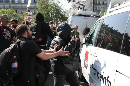 L'un des deux étudiants a été interpellé pour la dégradation d'un véhicule de franceinfo.