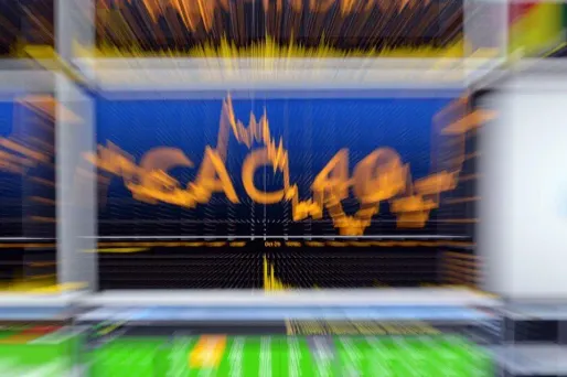 L'indice CAC 40 a gagné 14,38 points à 5.567,54 points, dans un volume d'échanges moyen de 3,3 milliards d'euros.