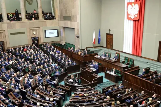 Les primes accordées aux ministres ont été critiquées par l'opposition.