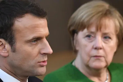 Union européenne : Emmanuel Macron et Angela Merkel, l'eau et le feu