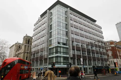 La firme Cambridge Analytica met un terme à ses activités.