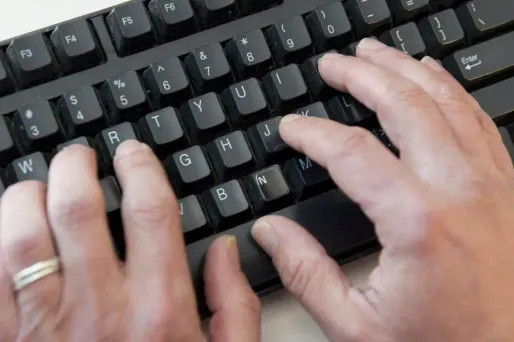 La majorité des émetteurs des messages haineux sont des hommes.