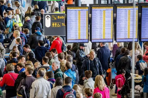 Seuls les jeunes de 18 ans pourront prétendre au voyage.