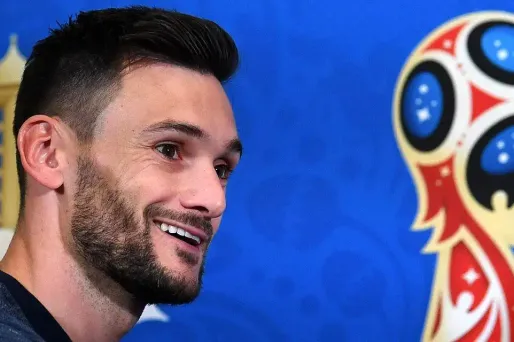 Hugo Lloris appelle les Bleus à "se surpasser".