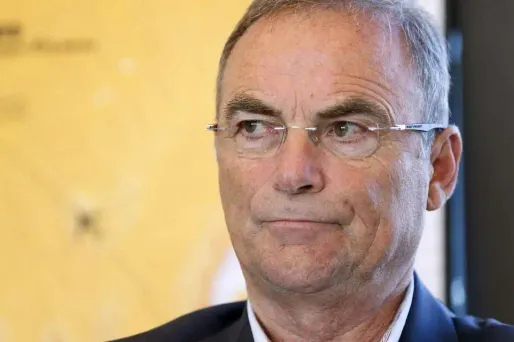 Bernard Hinault a qualifié Froome de "tricheur".