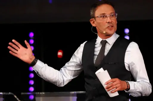 L'animateur sera sur M6 le dimanche soir dès septembre.