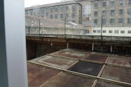 Fin 2016, la Contrôleure générale des prisons (CGLPL) avait dénoncé des cours de promenade "exiguës".
