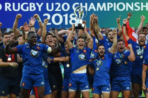 La France a remporté dimanche à domicile son premier titre mondial de rugby chez les moins de 20 ans en battant en finale l'Angleterre (33-25) à Béziers.