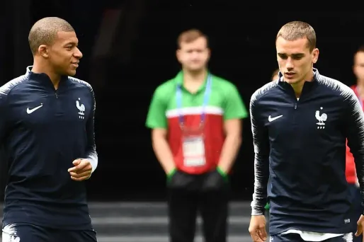 Mbappé avec Griezmann (1280x640) Franck FIFE/AFP