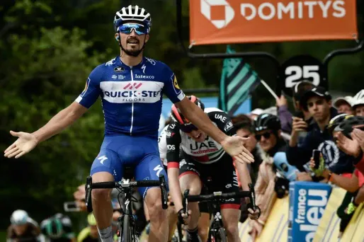 Julian Alaphilippe s'est imposé au sommet de Lans-en-Vercors, en Isère.