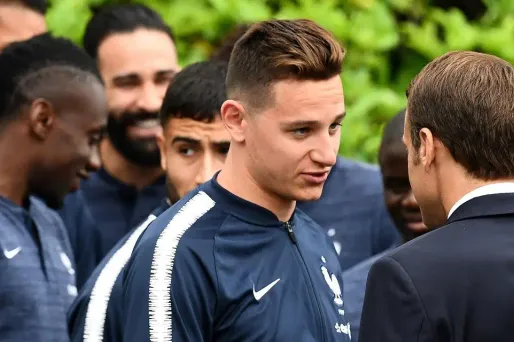 Emmanuel Macron s'était brièvement entretenu avec Florian Thauvin, mardi, à Clairefontaine.