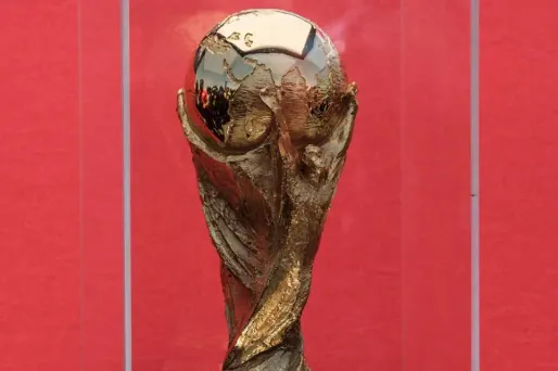 Mais pour 32 équipes (et pas 15, 20 ou 25) s'affronteront pour remporter le trophée de la Coupe du monde