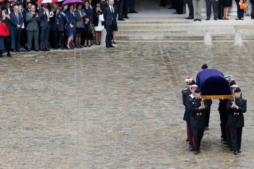 Le Premier ministre Édouard Philippe a prononcé un discours en hommage à Serge Dassault, aux Invalides.