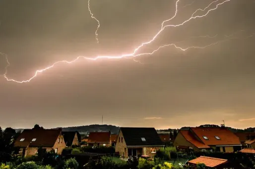Entre l'Occitanie et le sud du Massif central, le temps deviendra pluvio-orageux avec des pluies plus continues.