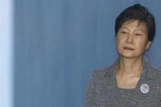 Park Geun-hye a été reconnue coupable d'avoir touché un total de 2,6 millions d'euros détournés des caisses des services de renseignement.