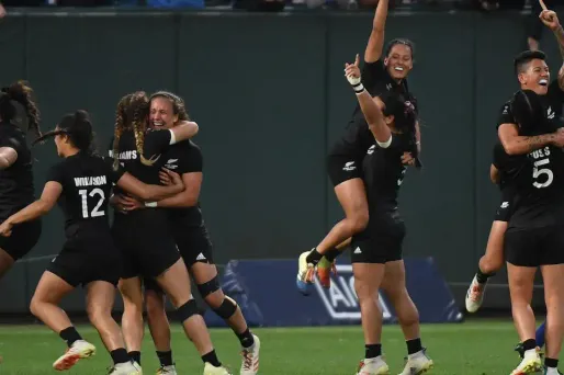 Les Néo-Zélandaises ont marqué cinq essais contre la France.
