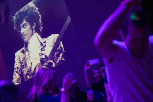 Les ayants droit du chanteur ont demandé à ce qu'une vidéo d'une reprise de "Purple Rain" par des fans soit retirée des réseaux sociaux.