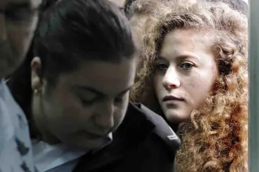 Les Palestiniens louent en Ahed Tamimi un exemple de courage face aux abus israéliens dans les territoires occupés.