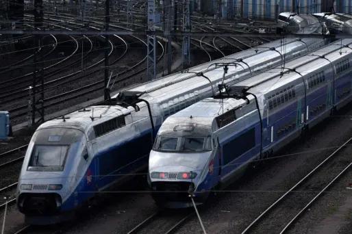 Devant le trop grand nombre de passagers, les contrôleurs ont refusé de faire partir le train pour des raisons de sécurité.